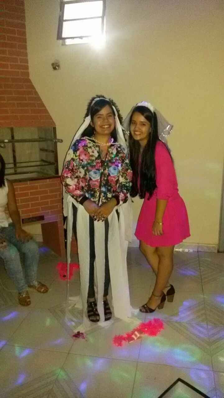 vestindo de noiva kkkkkkkkk