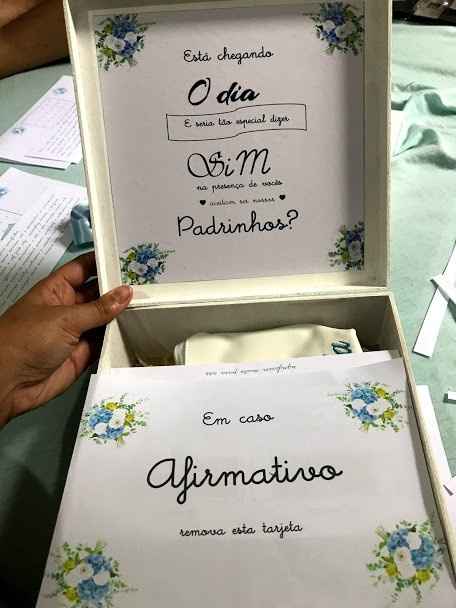 Caixa como convite de padrinhos e madrinhas ♥     