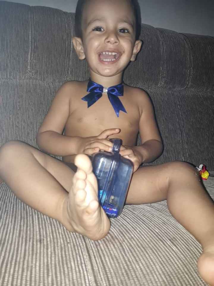 Meu pajem todo feliz pela entrega do convite - 1