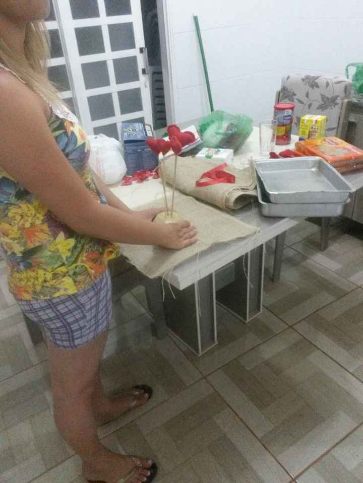 Amarrando a juta na argila