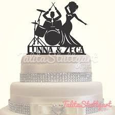 Baterista e bailarina com nomes