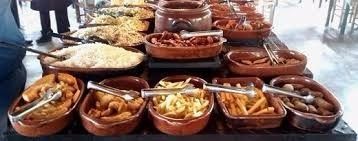 Olha o buffet que simples e delicioso
