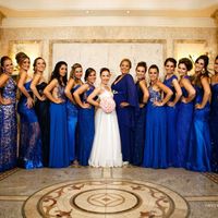 Noiva e madrinhas de azul