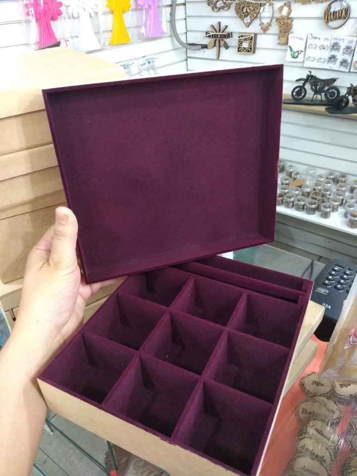 para as madrinhas caixa de biju mas ainda vou enfeitar