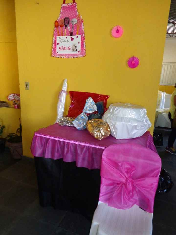 Mesa para os presentes e minha cadeira