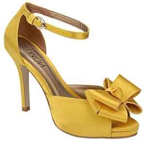 sapato amarelo