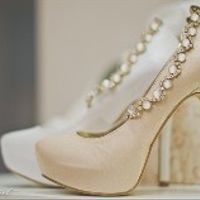 Sapatos coloridos , Branco ,Brilhos ,Pedraria ?
