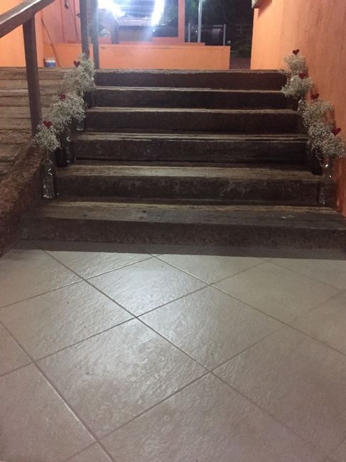 Escadas com decoração de Garrafas