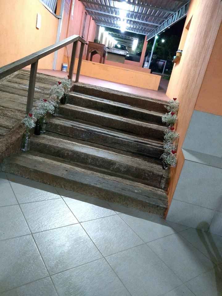 Escadas com decoração de Garrafas