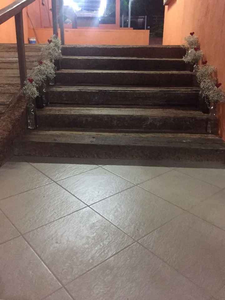 Escadas com decoração de Garrafas