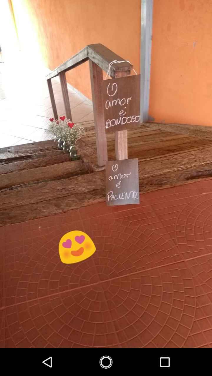 Escadas com decoração de Garrafas e Plaquinhas