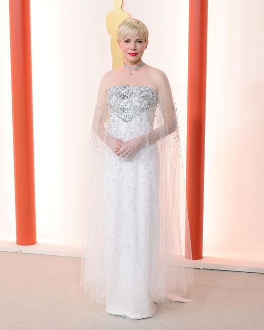 Inspire-se em modelos do Oscar 2023 para o seu look de noiva! 👰 8