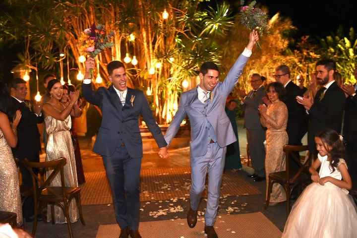 Noivos com buquês? Confira detalhes do casamento de Erick Rianelli e Pedro Figueiredo - 1