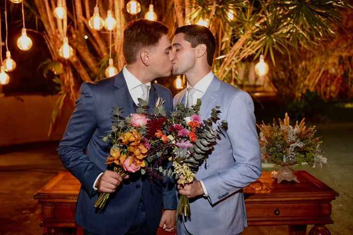 Noivos com buquês? Confira detalhes do casamento de Erick Rianelli e Pedro Figueiredo - 2
