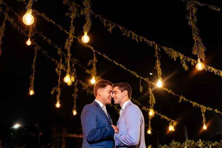 Noivos com buquês? Confira detalhes do casamento de Erick Rianelli e Pedro Figueiredo - 3
