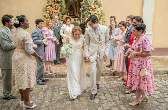 Digno de novela: qual look vocês preferem? - 2