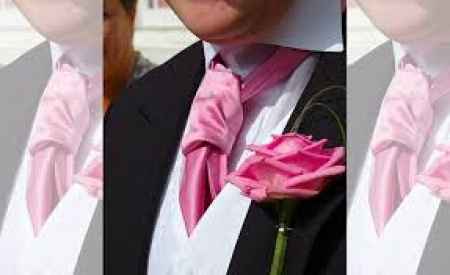 Noivo com a gravata rosa