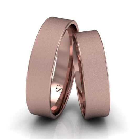 Toques de rosa: Alianças e anel de noivado - 10