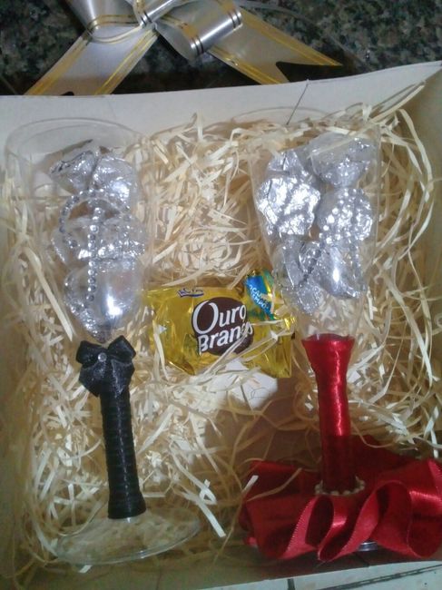 O que você colocaria de presente na caixinha para os seus padrinhos? 1