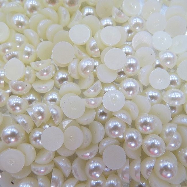 Se caso optar pela placa de MDF, voce mesma pode fazer a moldura com meia perola ou strass adesivo..