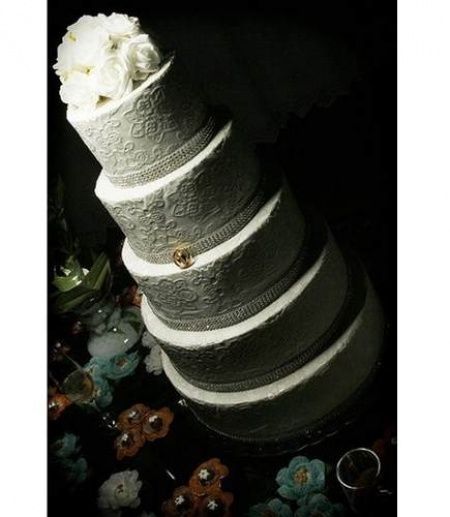 Bolo de renda com strass