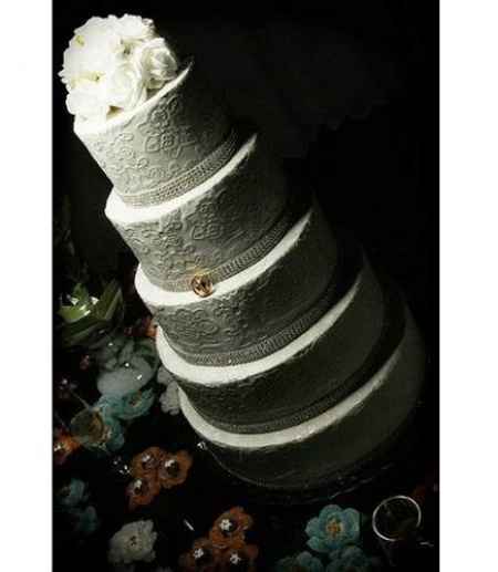 Bolo de renda com strass