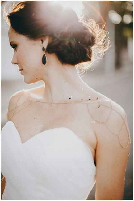 Shoulder necklace