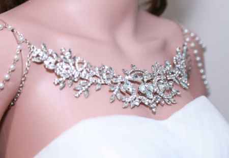 Shoulder necklace