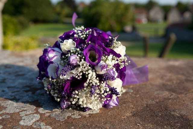 Buquê de Gipsonfila (mosquitinhos) com Lisianthus roxo