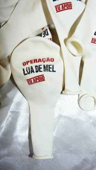nesse cantinho tera bexigas com a tag Operação Lua de Mel