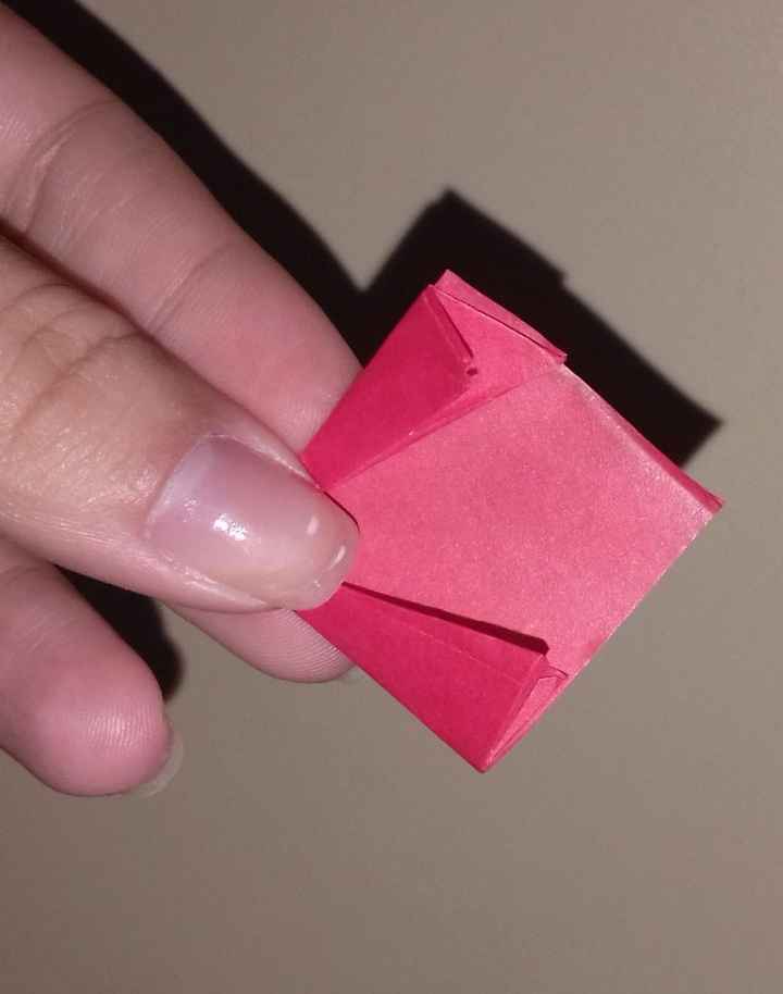 Flor de origami em andamento