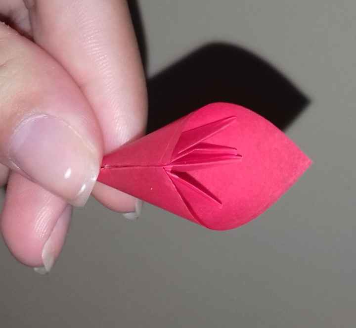 Flor de origami em andamento