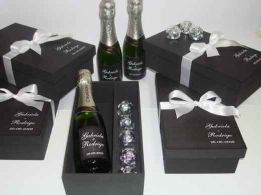 Vinho com mini chocolates