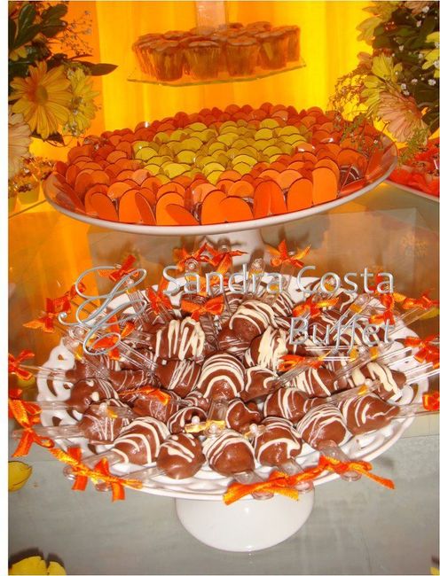 Mesa com alguns doces!!