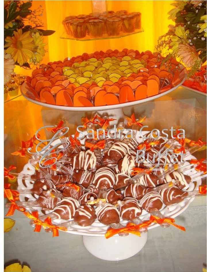Mesa com alguns doces!!