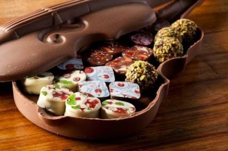 Violino de chocolate recheado com trufas