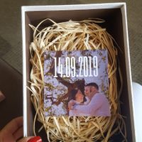Em cima da palha, colocamos nosso save the date (em breve postarei como ele foi feito e como iremos 