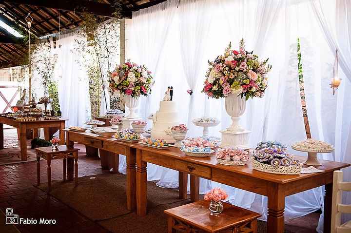 Olha q linda as cortinas e a mesa