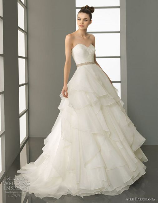 Vestido Corpete com Saia em Camadas   