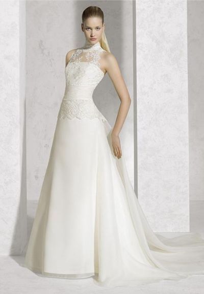 Vestido Acinturado com Saia Reta e Gola mais Alta  