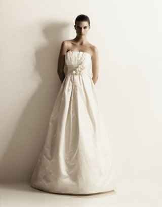 Vestido cintura alta com saia em A