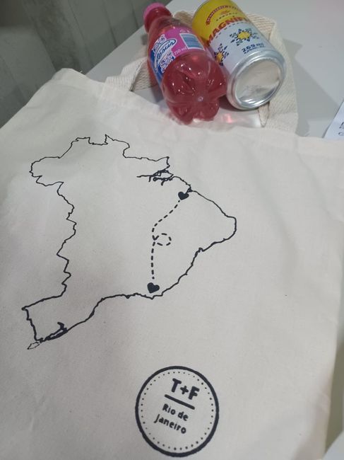 Ecobag de lembrança com itens regionais dos noivos - 2