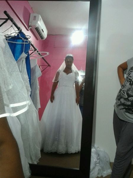 Meninas. sera que esta muito cedo pra começar a pagar o vestido ? me caso só em julho do ano q vem.p