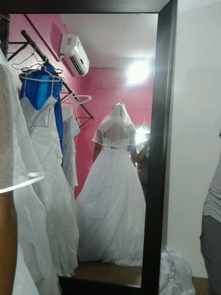 Meninas. sera que esta muito cedo pra começar a pagar o vestido ? me caso só em julho do ano q vem.p