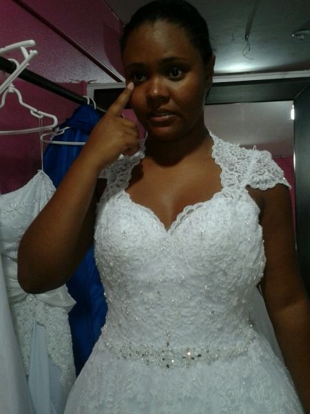 Meninas. sera que esta muito cedo pra começar a pagar o vestido ? me caso só em julho do ano q vem.p