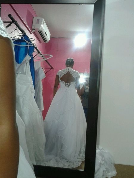 Meninas. sera que esta muito cedo pra começar a pagar o vestido ? me caso só em julho do ano q vem.p