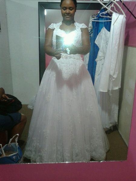 Meninas. sera que esta muito cedo pra começar a pagar o vestido ? me caso só em julho do ano q vem.p