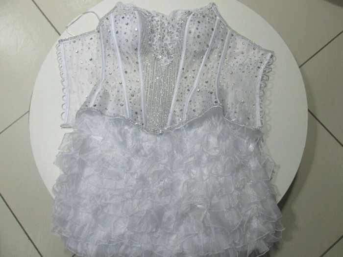 Usar vestido curto na festa ou permanecer com o vestido de noiva? - 1