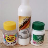 Verniz, cola para transferir para madeira e tinta fosca branca.