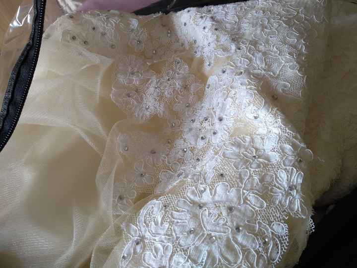 Cai na tentação e Bordei uma parte do meu Vestido com Strass 😄 - 2